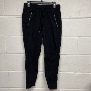 ATHLETA Trekkie north black jogger pants womens size 6 Measures 31x27.5 Stretchy